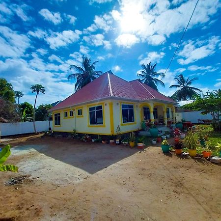 L&J Modern Backpackers Kigamboni Beach House Bed & Breakfast Dar es Salaam Ngoại thất bức ảnh