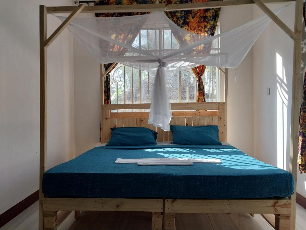 L&J Modern Backpackers Kigamboni Beach House Bed & Breakfast Dar es Salaam Ngoại thất bức ảnh